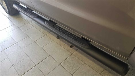 4'' Oval Elite Black Side Steps / Bars for VW AMAROK From 2012+