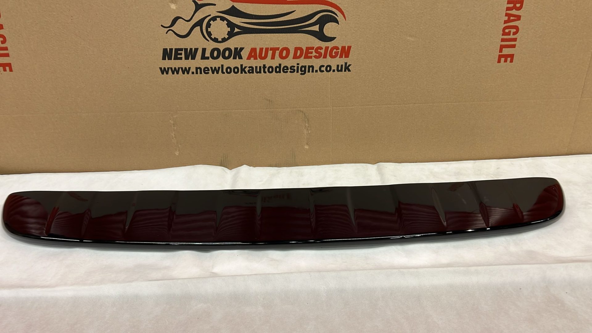 Rear Piano Black Roof spoiler for VW Transporter 2003-2010 - Image 4