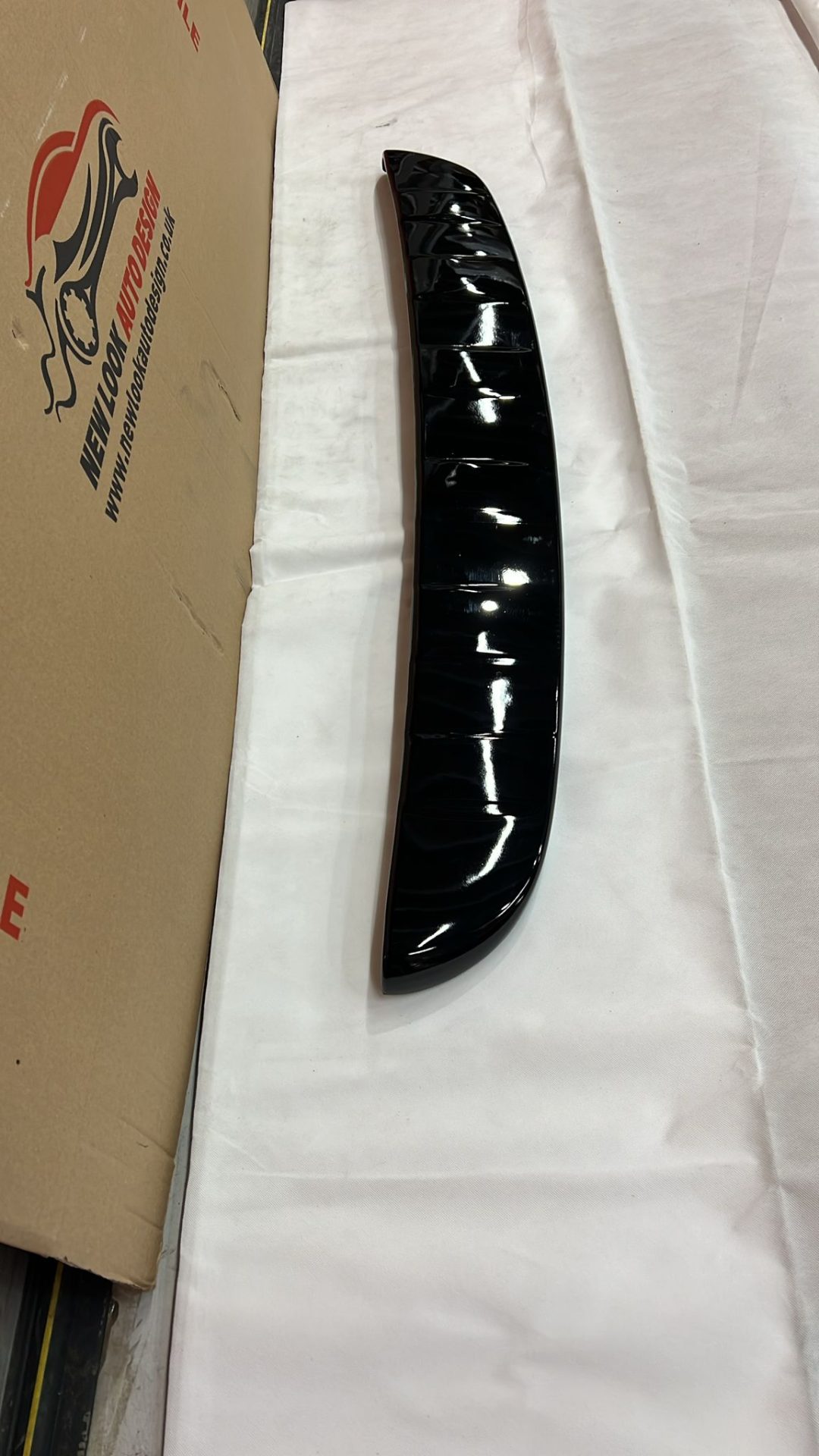 Rear Piano Black Roof spoiler for VW Transporter 2003-2010 - Image 5