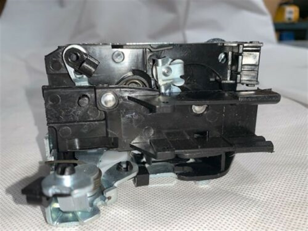 Door lock RENAULT MASTER II Box (FD) 2001-2010 FRONT LEFTWITHOUT LOCK ACTUATOR
