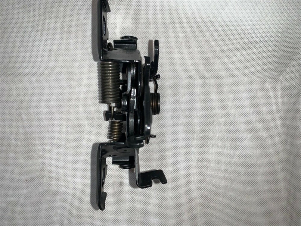 Renault TRAFIC 2012-2019 Engine bonnet hood lock catch 656015563R - Image 2