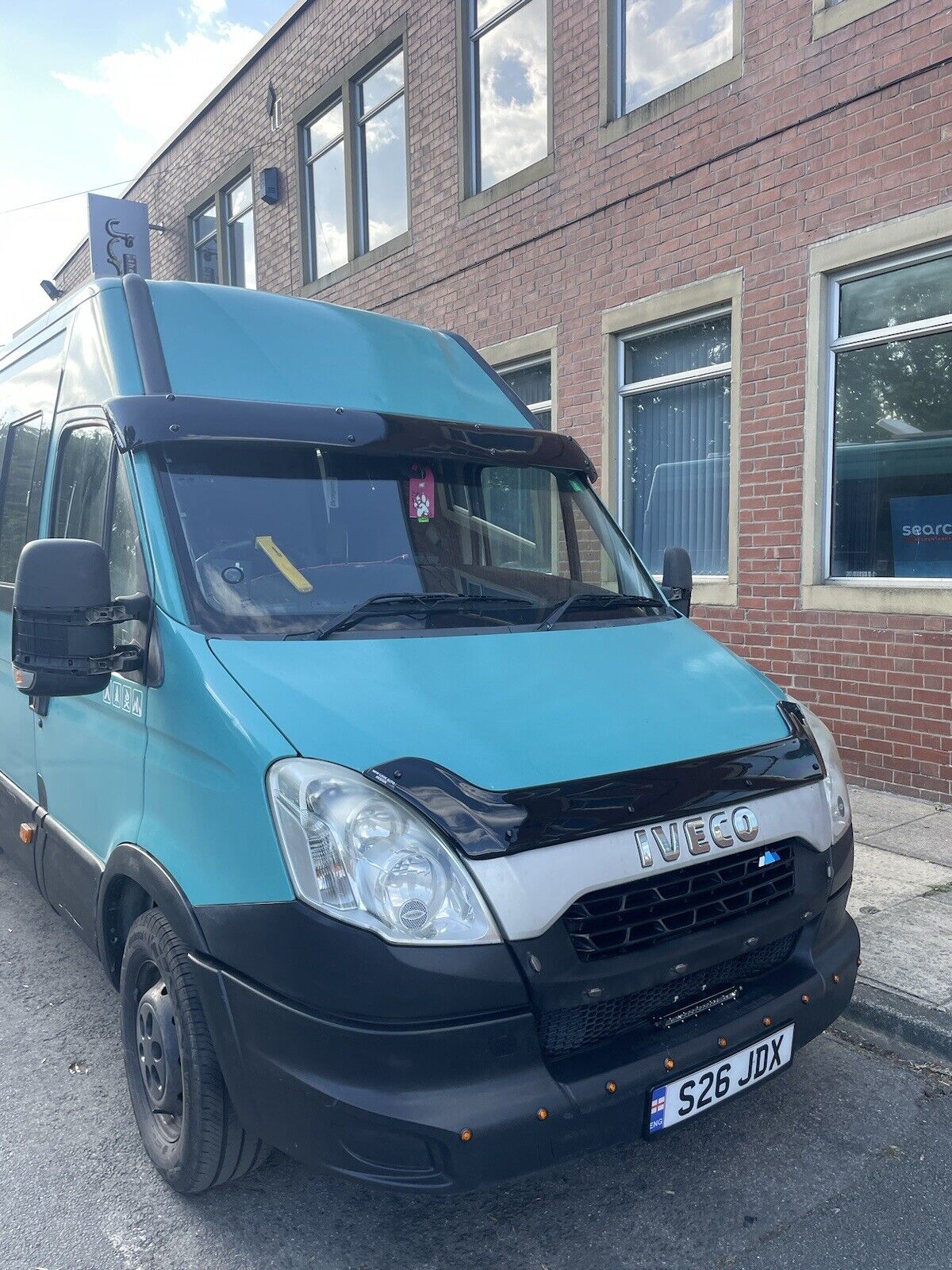 Iveco Daily 2007-2013 Black Acrylic Sun Visor and Bug Guard Set - Image 10